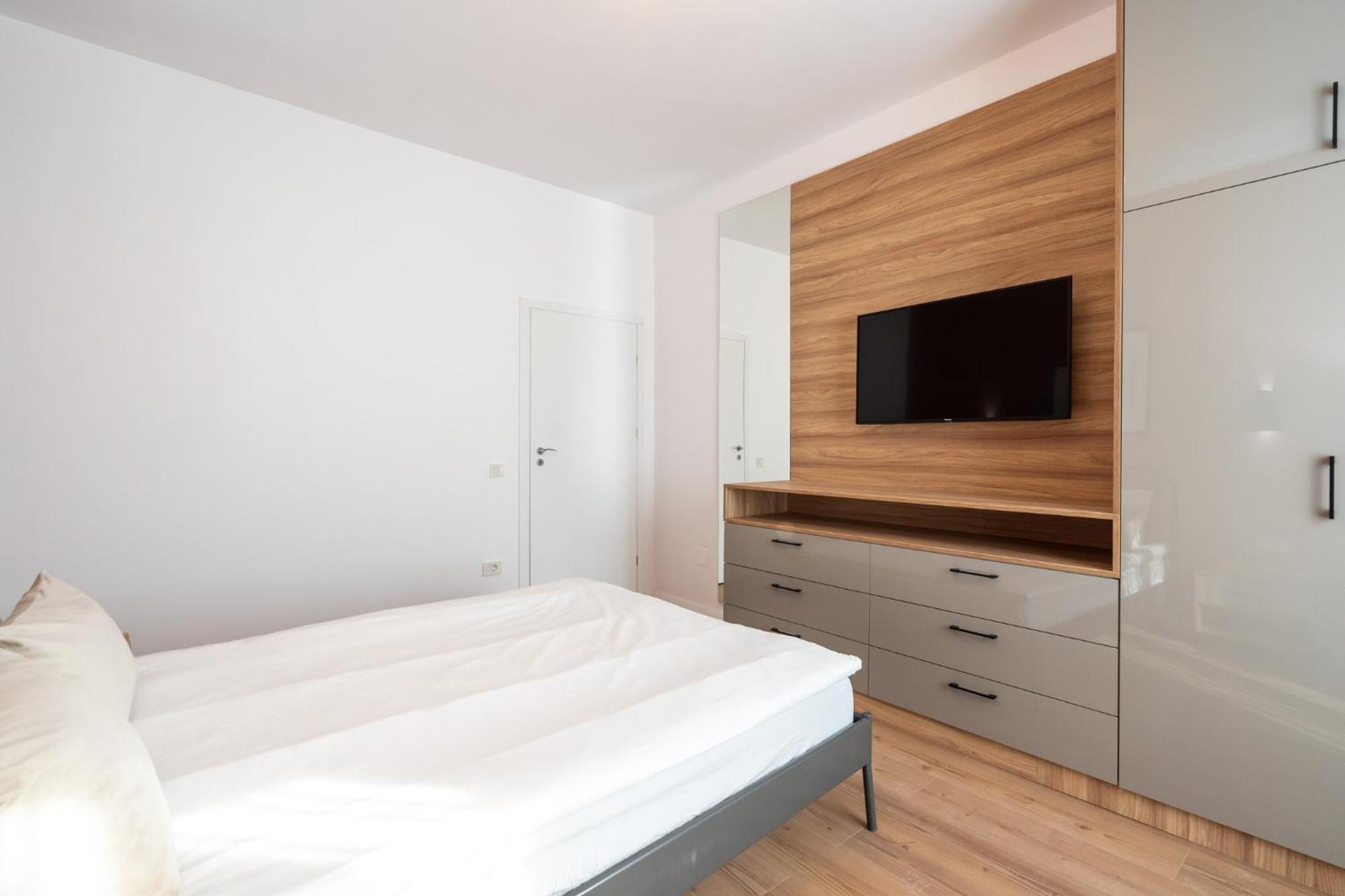 The Loft Luxury Apartments-Near The Park In The City Center Бухарест Экстерьер фото