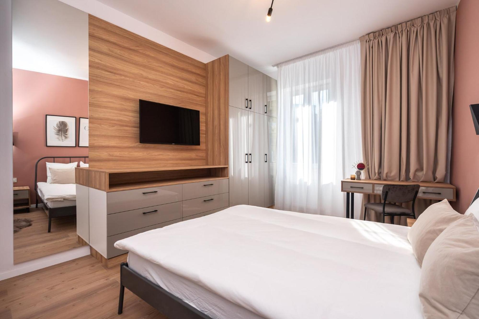 The Loft Luxury Apartments-Near The Park In The City Center Бухарест Экстерьер фото